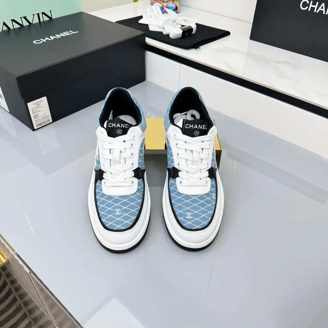 👟👟Ex-factory price 620👟👟High quality! ! ! CHANEL Chanel 25A latest thick-soled casual sports shoes. The counter is synchronized. The counter is very popular. It is a shoe that is very difficult to buy. The most popular thick-soled casual shoes on the Internet. As you can imagine, the most popular thick-soled casual shoes can not be missed. It has both good looks and comfort. Simple and versatile. The thick sole increases the height and is super versatile. Whoever wears it will look better. Upper: cowhide stitching. Lining: breathable mesh. Outsole: TPU original outsole. Size: 35-41 👉
